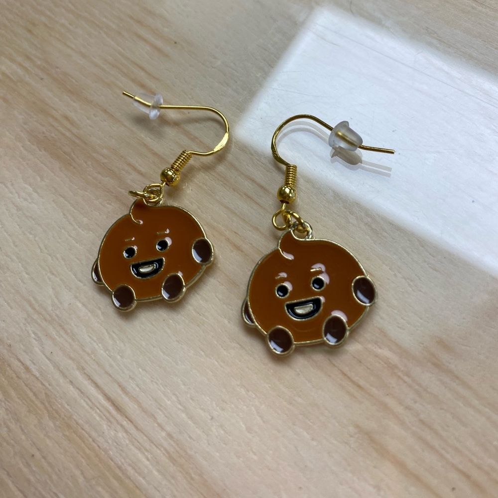 Bt21 shooky earrings 925 stamped gold and brown